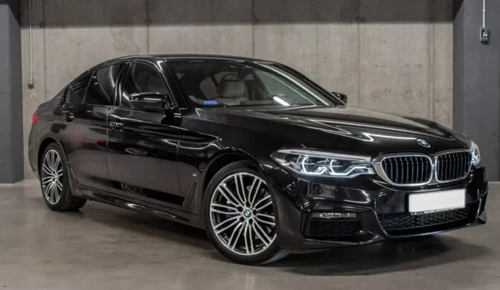 samochody osobowe BMW Seria 5 cena 159900 przebieg: 81128, rok produkcji 2019 z Strzelno